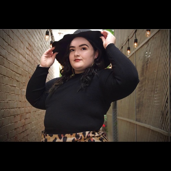 Meet your Posher, Mia - Picture 3 of 5